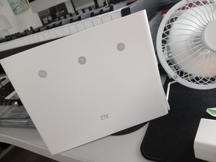 ZTE MF296C 4G LTE Router  Boxed 300Mbps Wireless Home Broadband