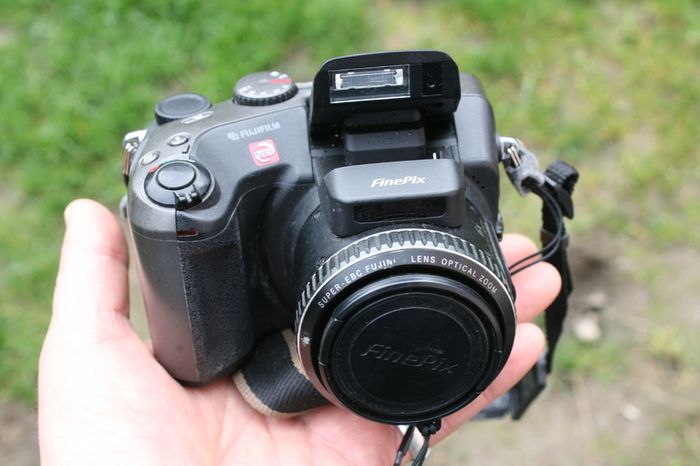 Fujifilm Finepix S602 Zoom 3.1MP Point & Shoot Digital Camera 6x Optical Zoom