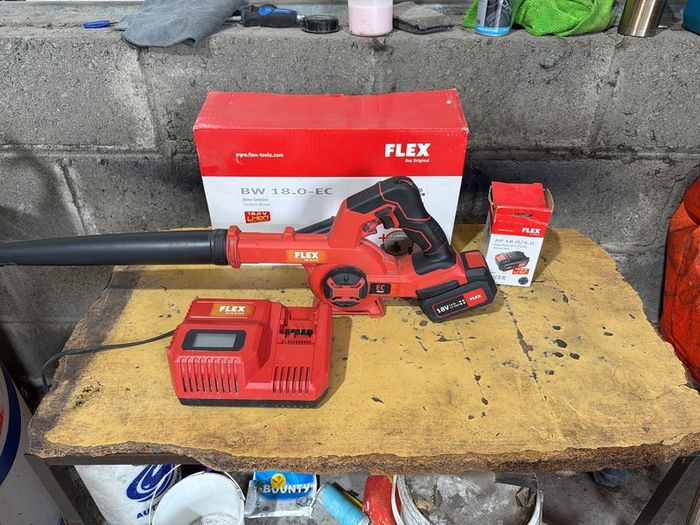 Flex cordless blower