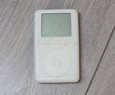 iPod 3rd Gen Classic 15gb (Free Post)