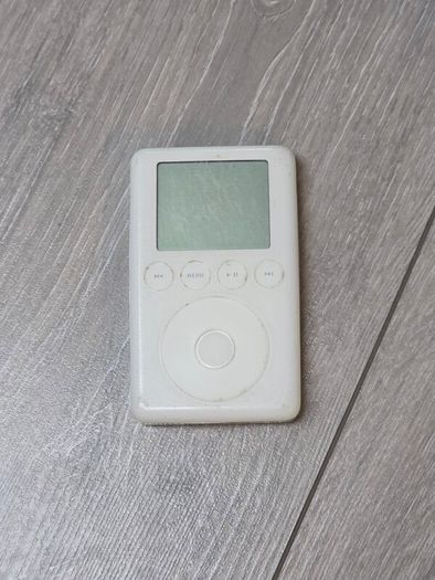 iPod 3rd Gen Classic 15gb (Free Post)