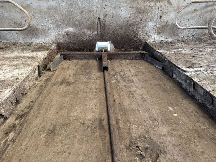 Dairymaster Scraper