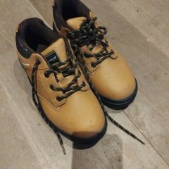 dunlop safety shoes