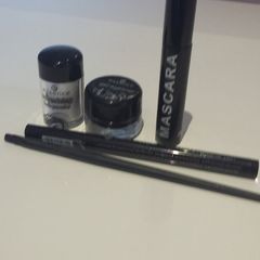 Bundle. Eyeliner and Lashes