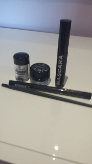 Bundle. Eyeliner and Lashes