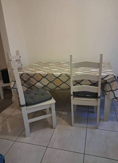 Dining Table and 4 chairs 5ft x 3ft