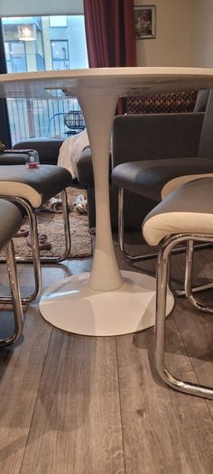 table & 4 chairs