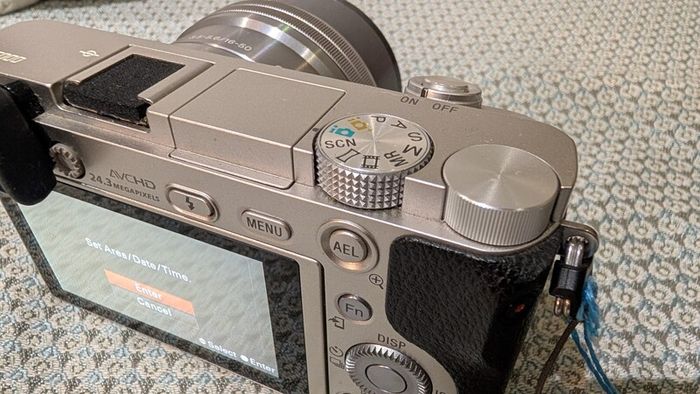 Sony a6000 plus original lens