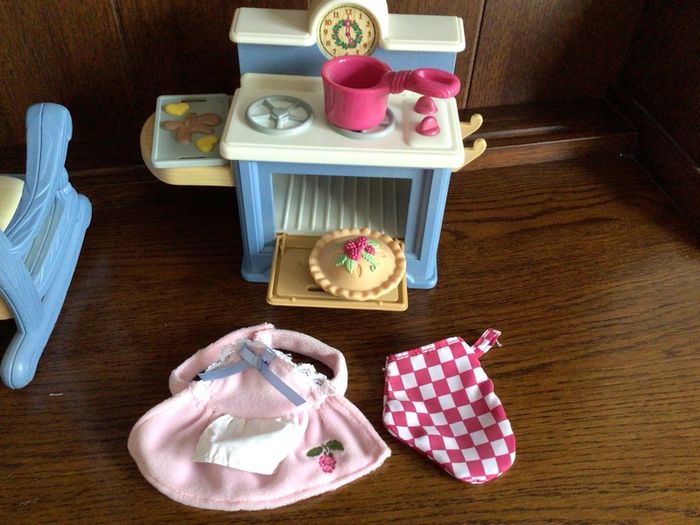 Vintage 90s Fisher price Briar berry "Berry Lynn bear "W/ Accesories