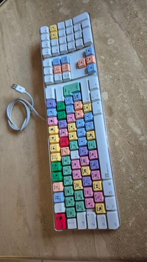Apple A1048 USB Keyboard QWERTY | Logickeyboard Logic Pro / Studio Multicolor