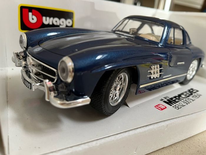 Mercedes  300 SL Gullwing Scale 1/18 Burago