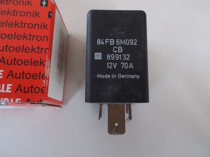 Ford 12 Volt 4 Pin Flasher Unit.