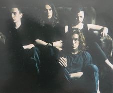 The Cranberries - Everybody Else Is Doing  It, So Why Can't We.