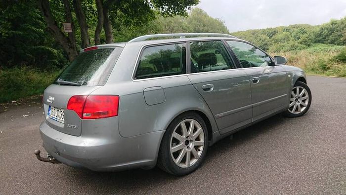 Audi a4 b7 2.0tdi BRE 140hp estate 7 speed automatic CVT factory b6 b7 s-line  black roof lining half leather seats thule towbar parts breaking healthy engine armrest glove box LY7G paint code