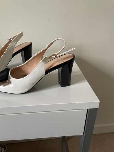 ladies sandals size 6