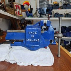 Record engineering vice