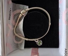 Brand new Pandora Moments Snake Chain Bracelet with green stone charm