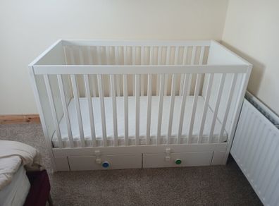 Need Gone! Cot & matress in excellent condition