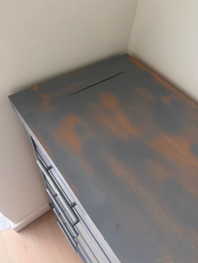 Chest of drawers