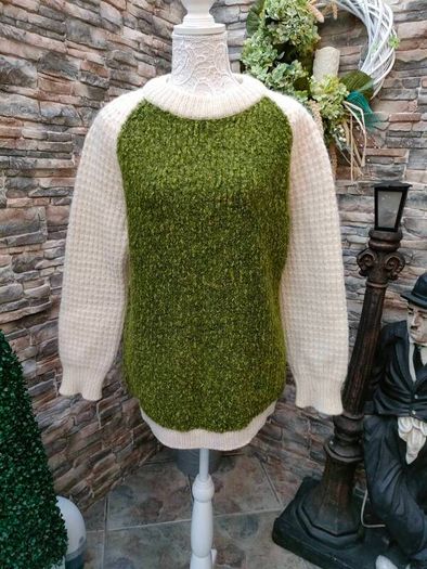 Vintage Aran SweaterSize Small to medium  Measurements are in the photos