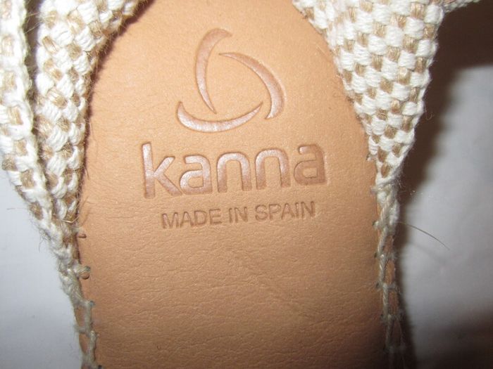 KANNA  made in spain....size 5   NEW