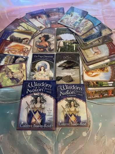 The Wisdom of Oracle AVALON Cards. Gold Education.