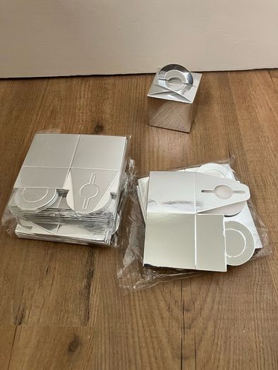 24 Favour boxes
