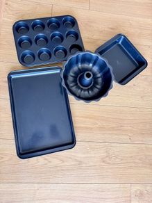 4-piece non-stick baking set