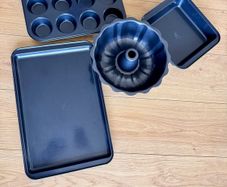 4-piece non-stick baking set