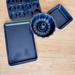 4-piece non-stick baking set