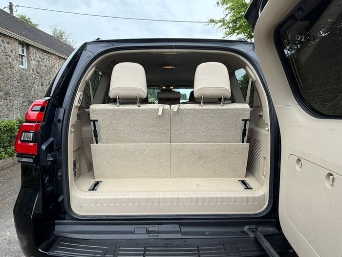 Toyota Landcrusier Invincible 7 Seats