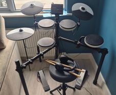 Electronic Drum Kit Roland
