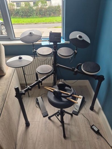 Electronic Drum Kit Roland