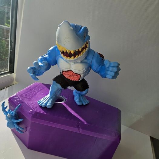 Zuru Smashers Mega Horror House Blood Shark interactive figure with coffin weapon and mini monsters