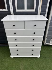 White chest of drawers