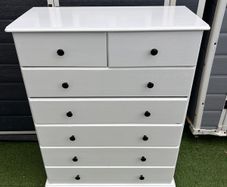 White chest of drawers