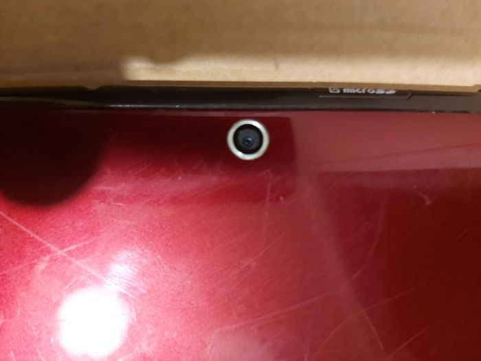 Samsung Galaxy Tab 2, 10.1 inch, Red, 16GB, Dead line of pixels across screen, otherwise good condition