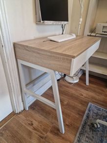 Office desk with 2 drawers and opening flaps