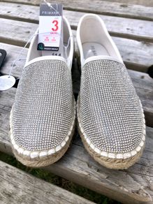 Slip on casual shoes.size 3