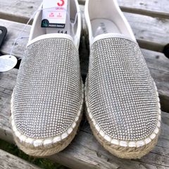 Slip on casual shoes.size 3