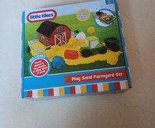 Little Tikes Play Sand & Farm Set.  Age  3+ Years. B.N.W.T
