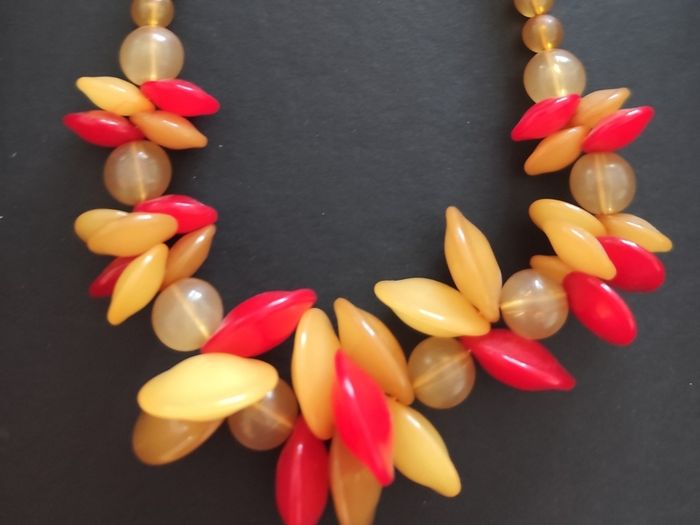 Eye Catching Vintage Deadstock Necklace