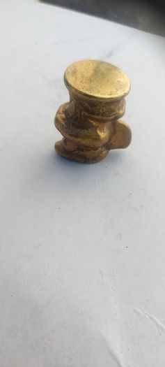 vintage minauture brass Toby jug ornament,,collectors item,,sold as is ,see pictures for condition,,price includes post to anywhere in Ireland thank you.
