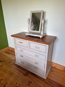 Lovely Chest of Drawers with Mirror
