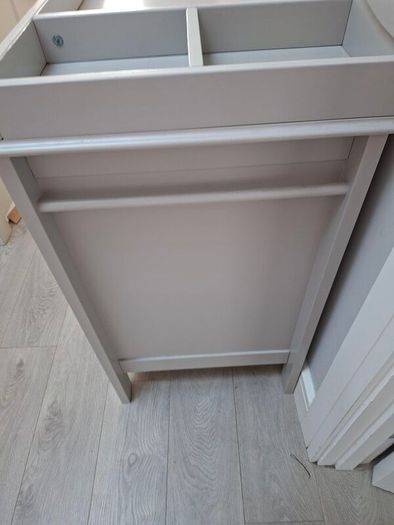 chest of bedroom drawers