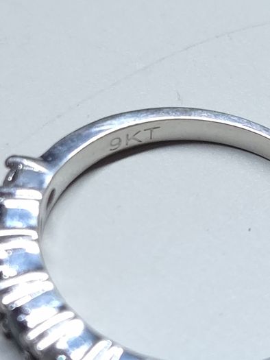Vintage 9ct White Gold Blue & Clear Stone Eternity Ring  Size 53