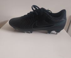 Sports shoes