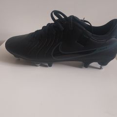 Sports shoes