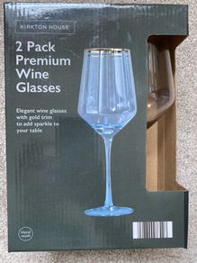 gold trim wine glass