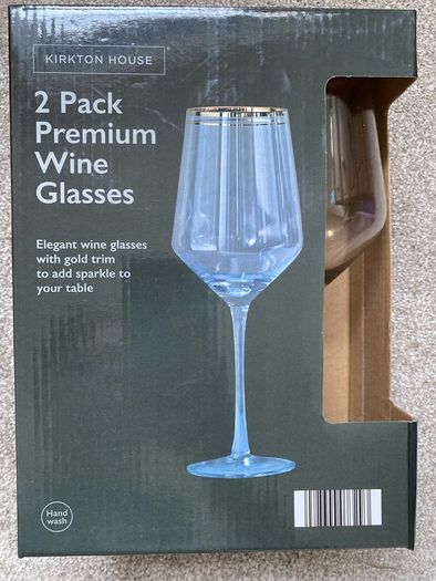 gold trim wine glass